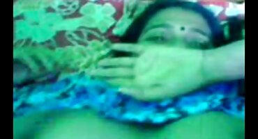 sex mặc đồ hầu gái Người Phụ nữ Nhật bản đưa âm hộ lông của mình sex y tá cho nhà sản xuất.