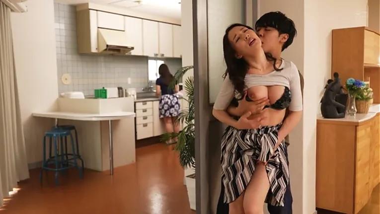 phim sex x Ngày đầu sang nhà con ghệ trên, thanh niên bị em người yêu cô ấy đẩy đưa cặp vú to