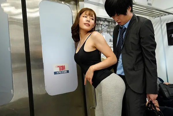 phim sex me ke Anh trai may mắn được em gymer dí mông vào “cậu nhỏ” trên tàu điện