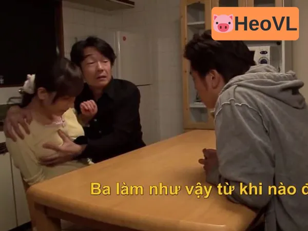 sex gái live Bố và anh chồng thi nhau xuất tinh đầy lồn nàng dâu mới về nhà